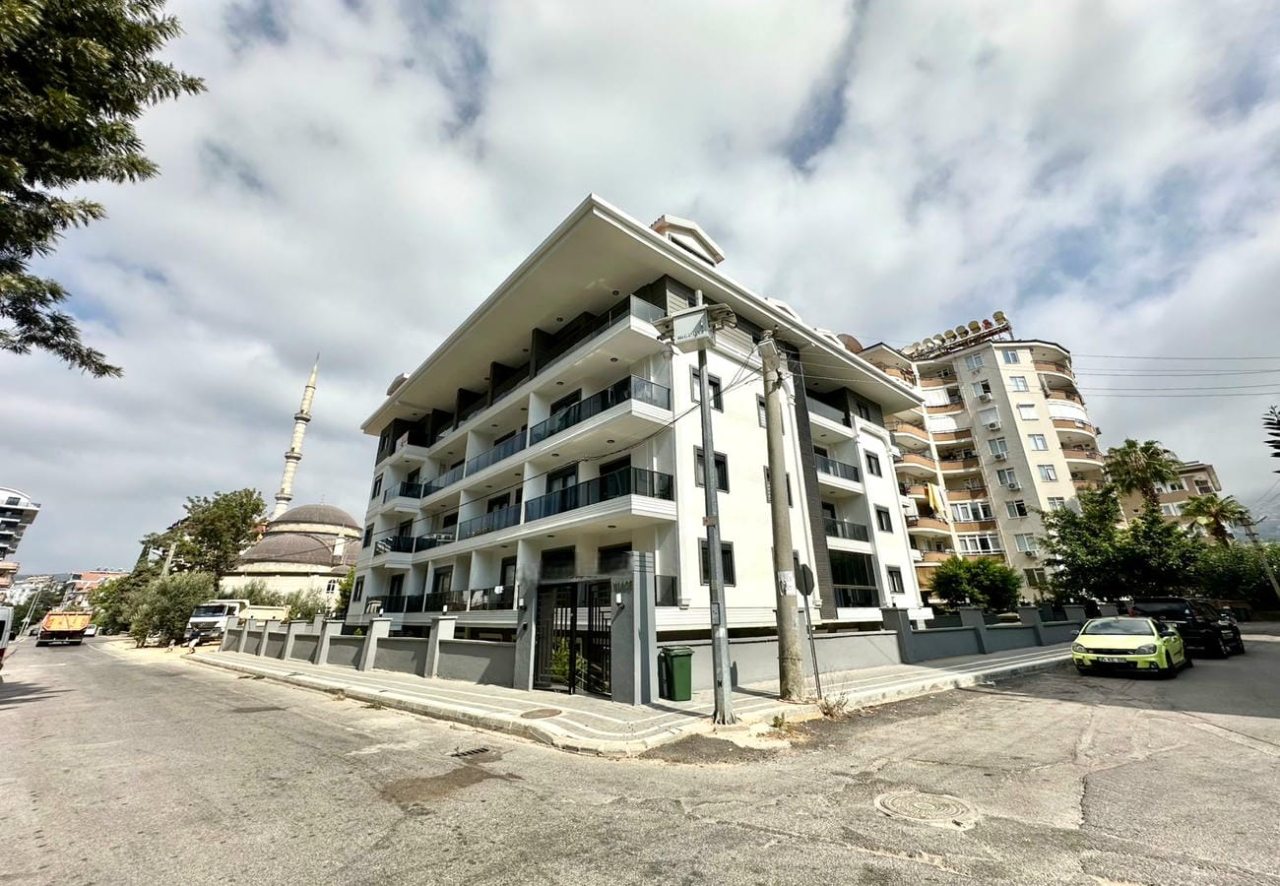Beyaz gri köşe cepheli bina: Alanya’da satılık 1+1 daire, Türkiye’de — New Level Group