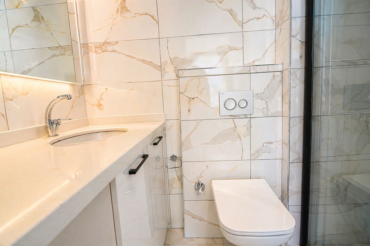 A 1+1 apartment at a great price in Mahmutlar – furnished and with mountain views