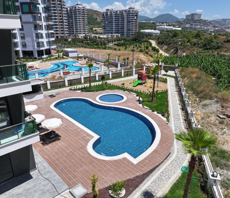 A 1+1 apartment at a great price in Mahmutlar – furnished and with mountain views