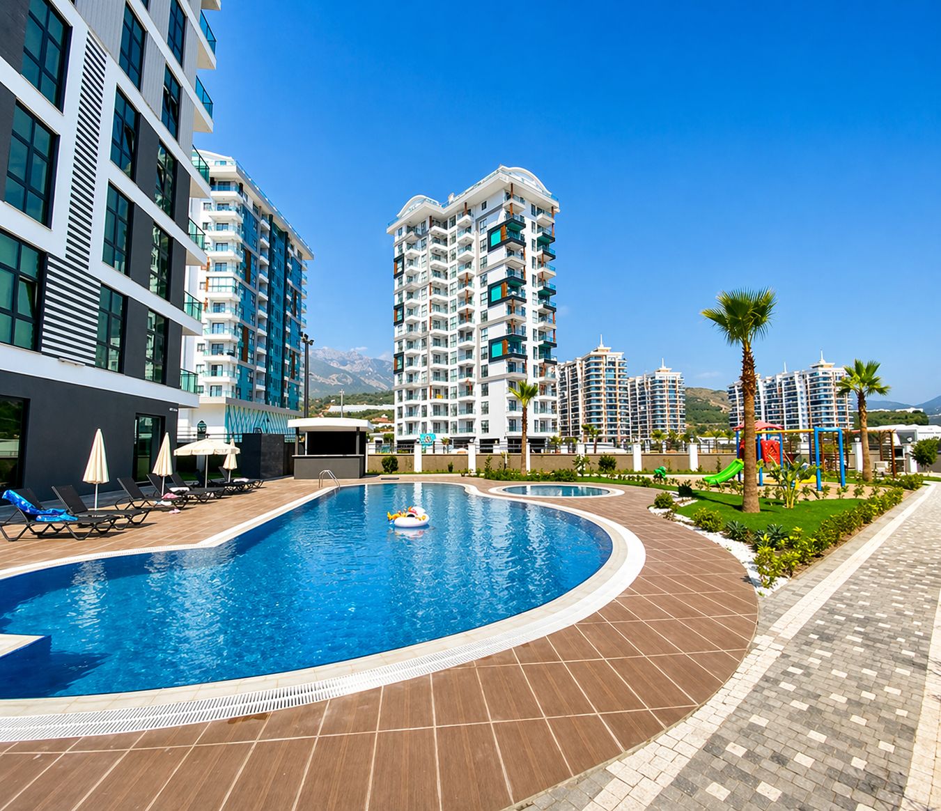 A 1+1 apartment at a great price in Mahmutlar – furnished and with mountain views