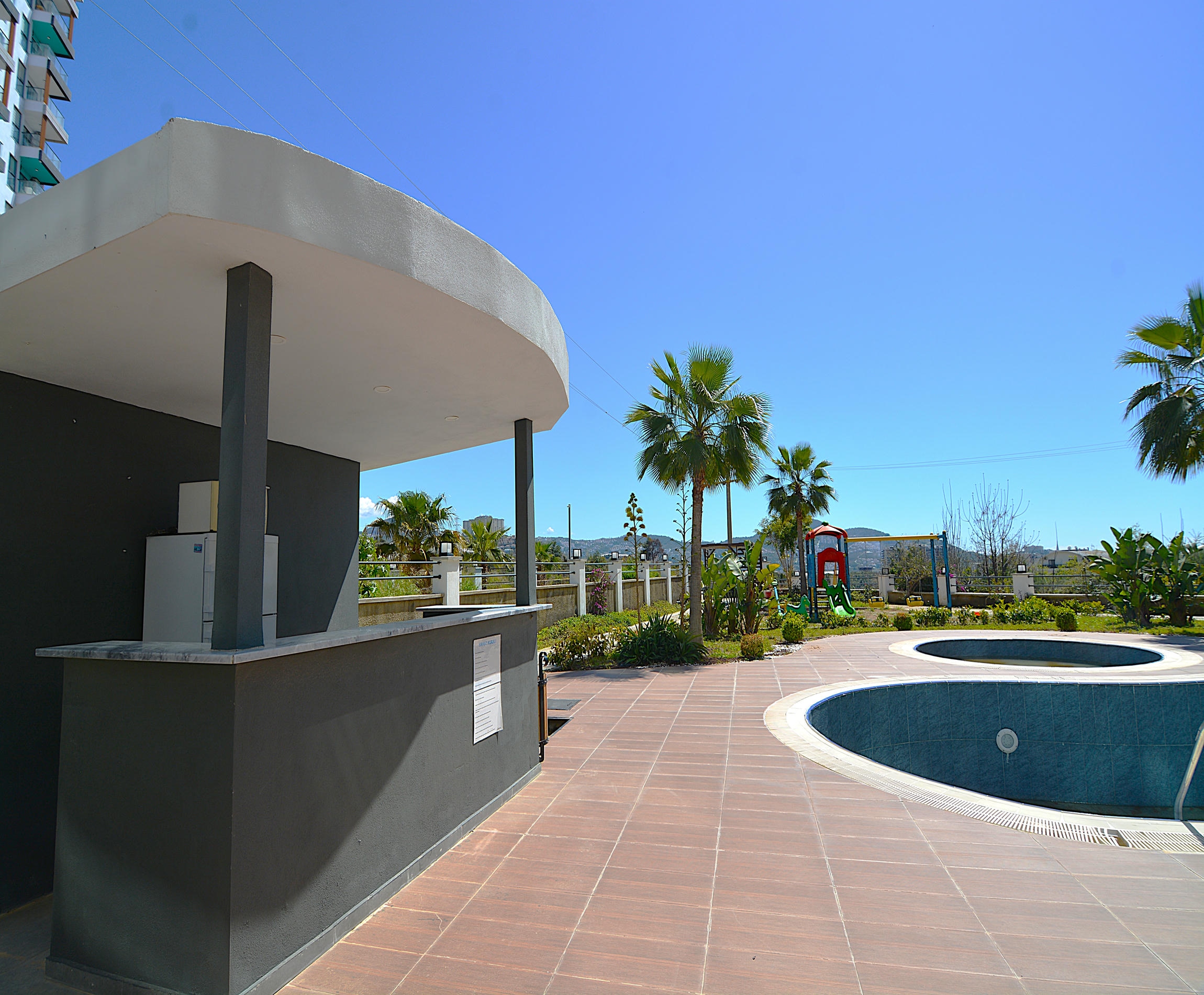 A 1+1 apartment at a great price in Mahmutlar – furnished and with mountain views