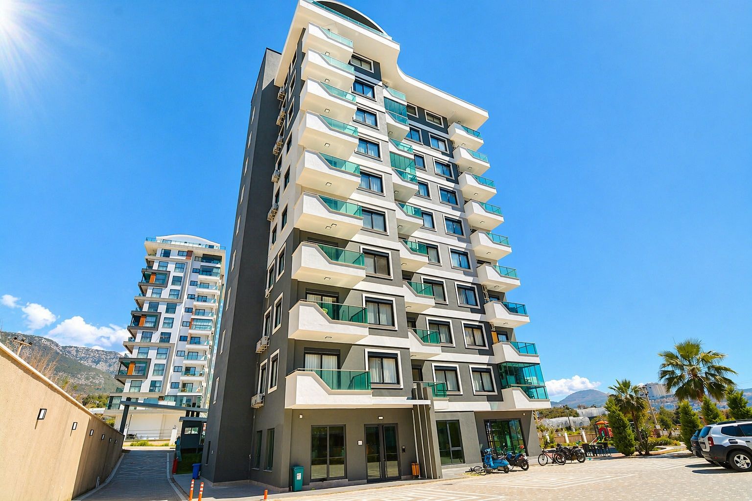 A 1+1 apartment at a great price in Mahmutlar – furnished and with mountain views