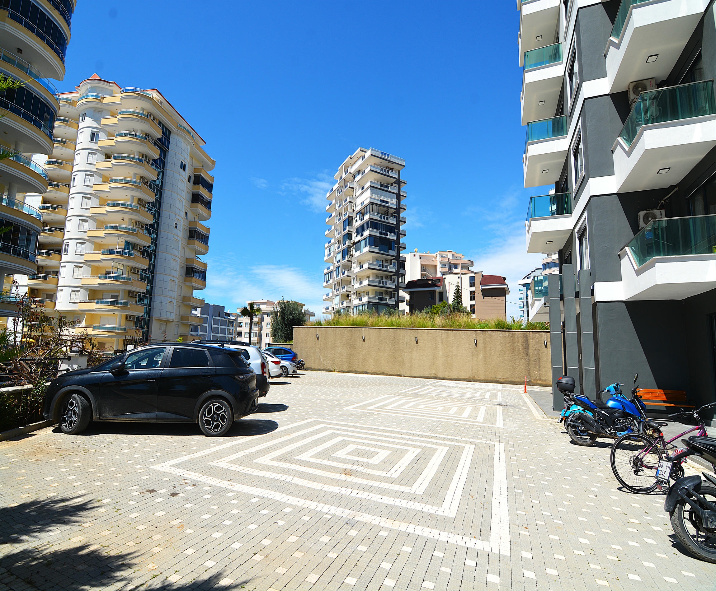A 1+1 apartment at a great price in Mahmutlar – furnished and with mountain views