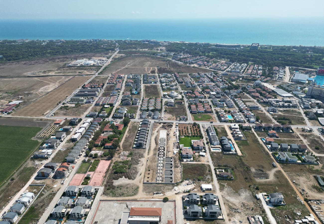 Belek'te müteahhit tarafından inşa edilen villa kompleksi - vatandaşlık, oturma izni ve taksit planları.