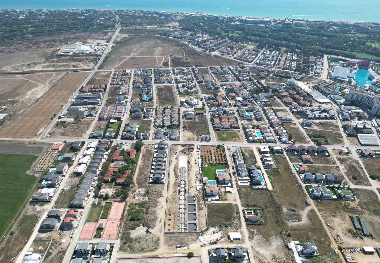 Belek'te müteahhit tarafından inşa edilen villa kompleksi - vatandaşlık, oturma izni ve taksit planları.