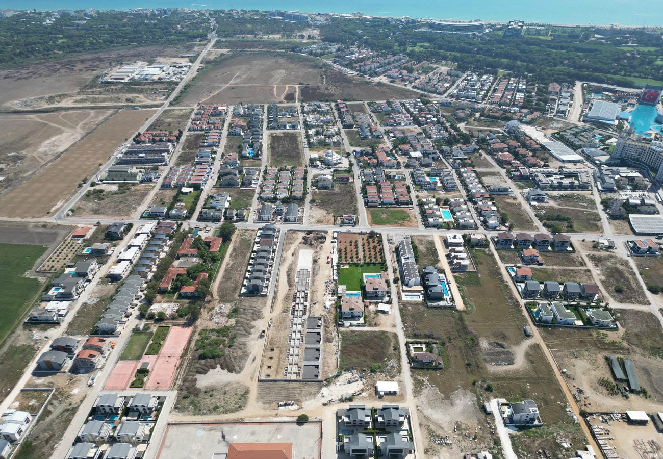 Belek'te müteahhit tarafından inşa edilen villa kompleksi - vatandaşlık, oturma izni ve taksit planları.