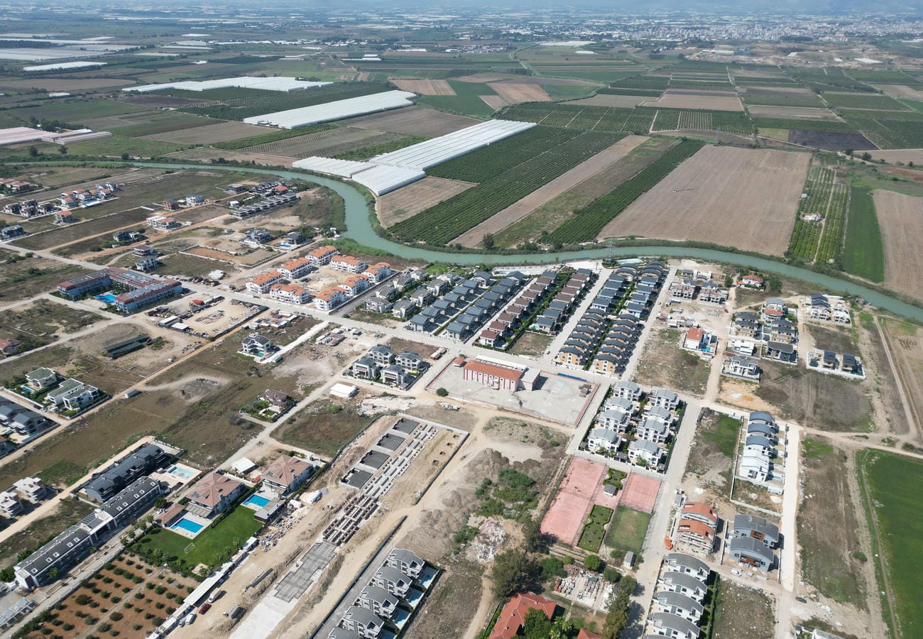 Belek'te müteahhit tarafından inşa edilen villa kompleksi - vatandaşlık, oturma izni ve taksit planları.