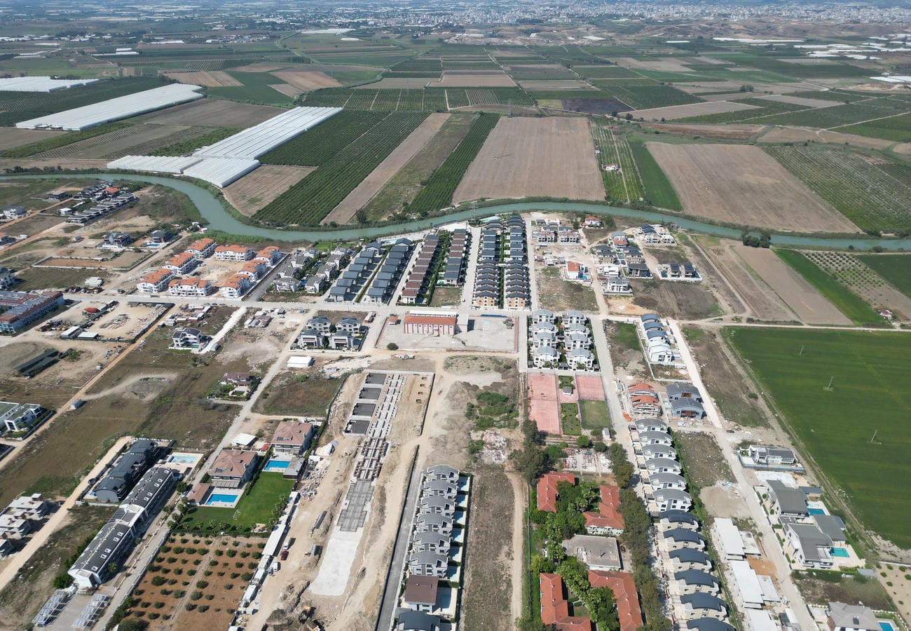 Belek'te müteahhit tarafından inşa edilen villa kompleksi - vatandaşlık, oturma izni ve taksit planları.