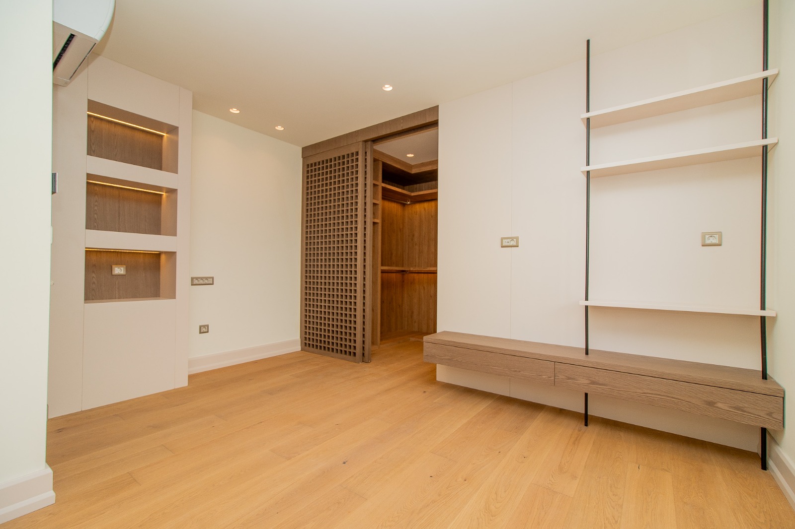 Modern villas in Antalya's Lara district - private pool, garden, and ideal location