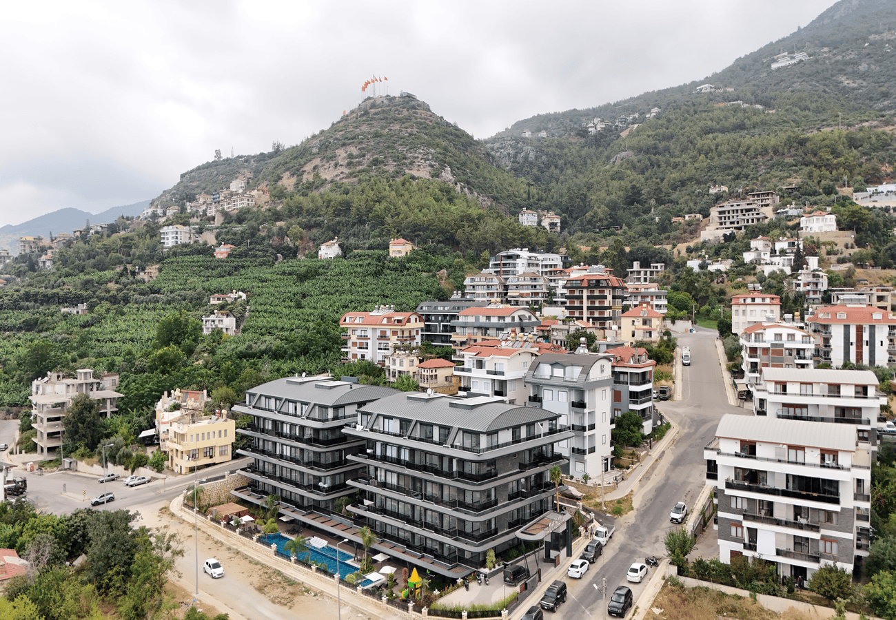 Dağ yamacında havuzlu koyu cepheli site: Alanya’da satılık 1+1 daire, Türkiye — New Level Group
