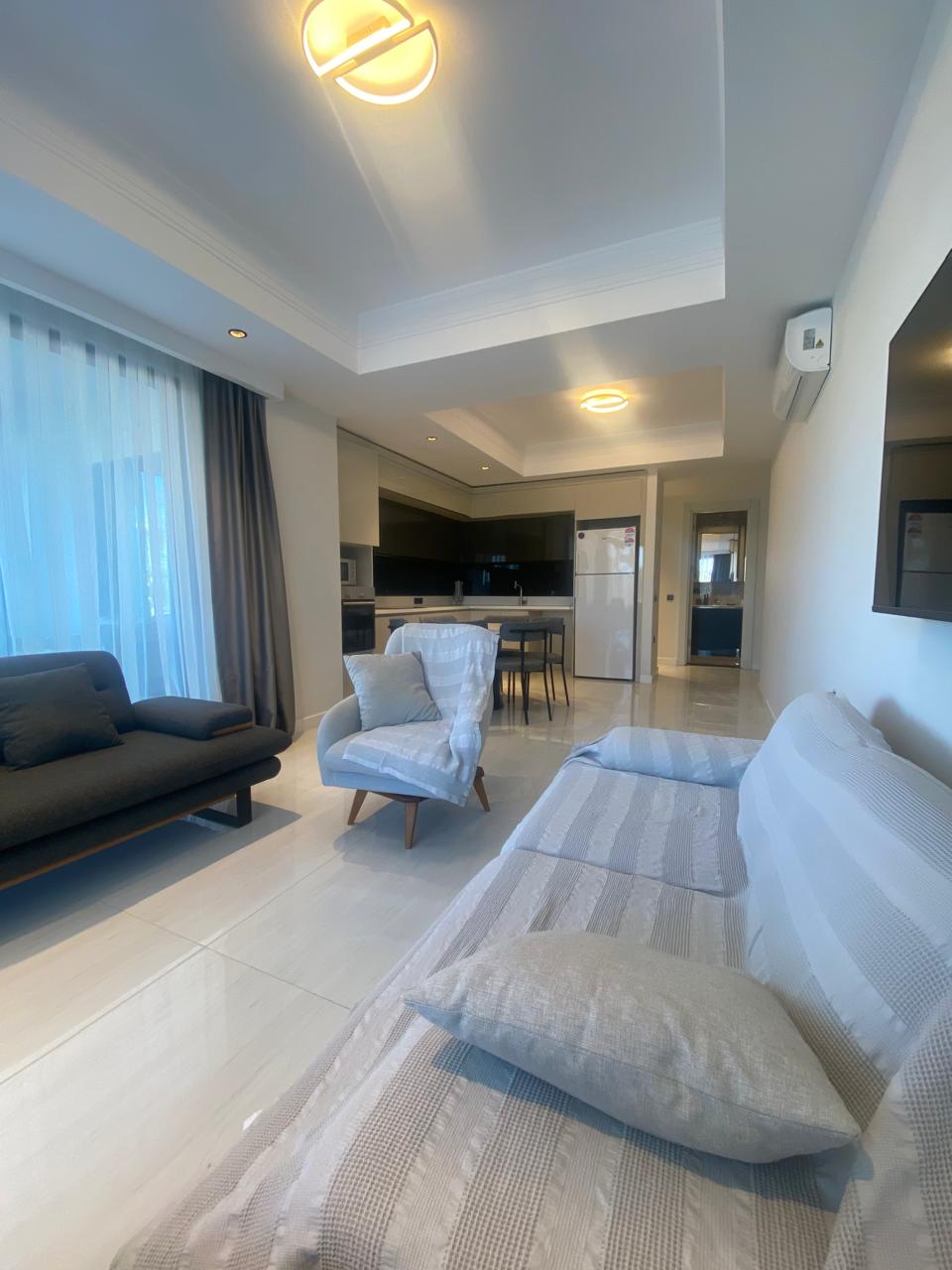 Alanya, Türkler semtinde, lüks I4 tatil kompleksinde kiralık üç odalı, eşyalı daire.