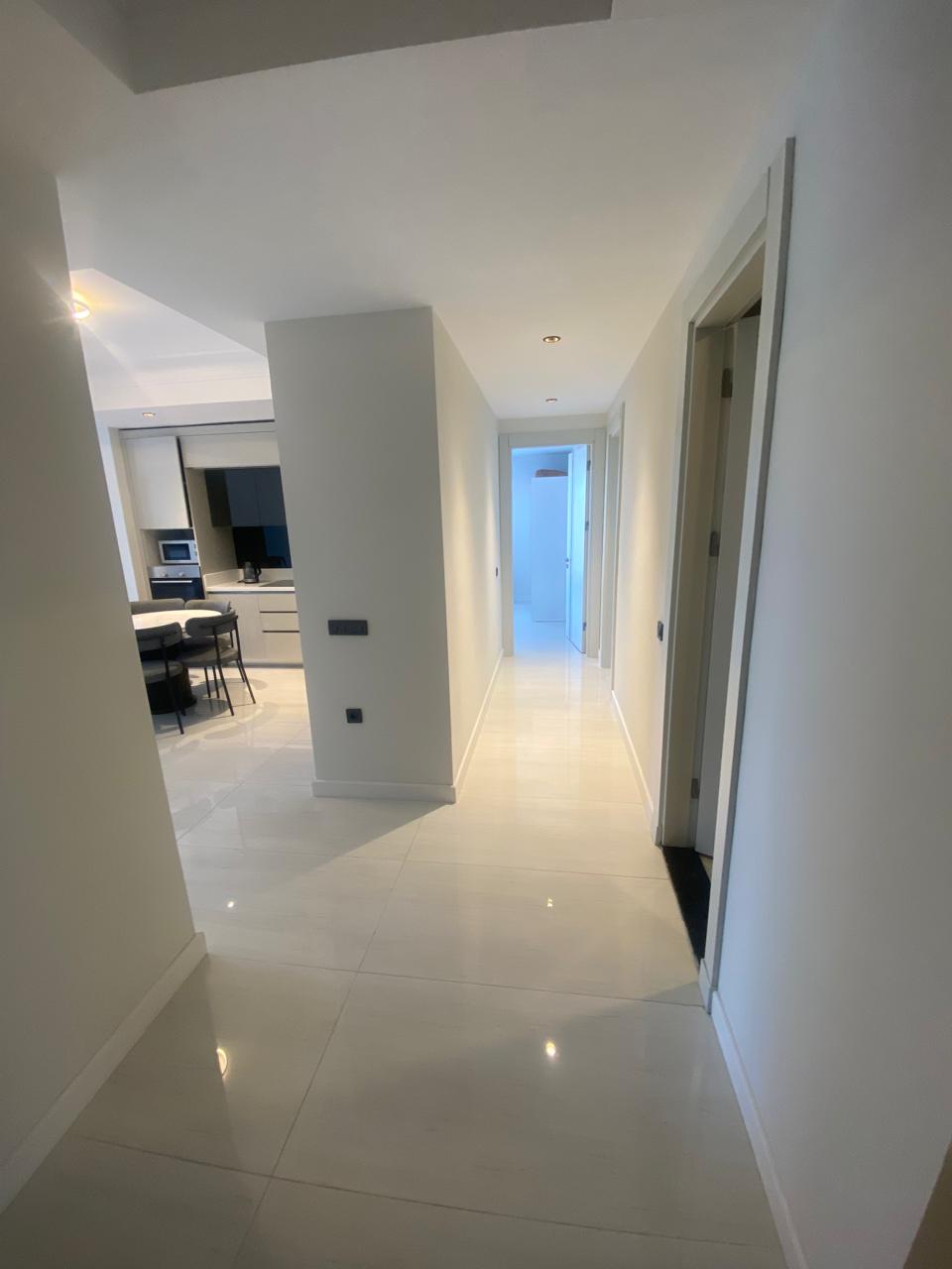 Alanya, Türkler semtinde, lüks I4 tatil kompleksinde kiralık üç odalı, eşyalı daire.