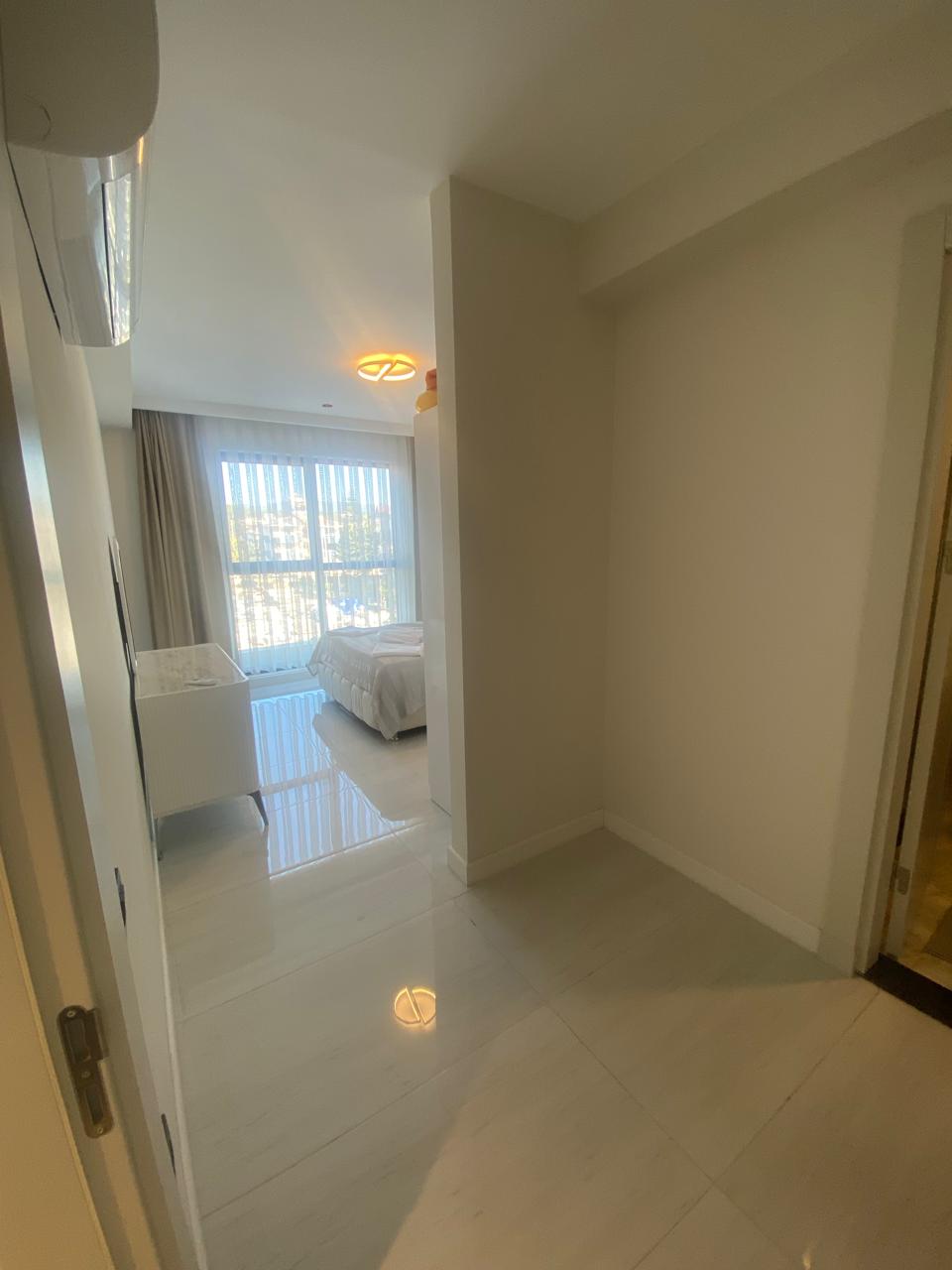 Alanya, Türkler semtinde, lüks I4 tatil kompleksinde kiralık üç odalı, eşyalı daire.