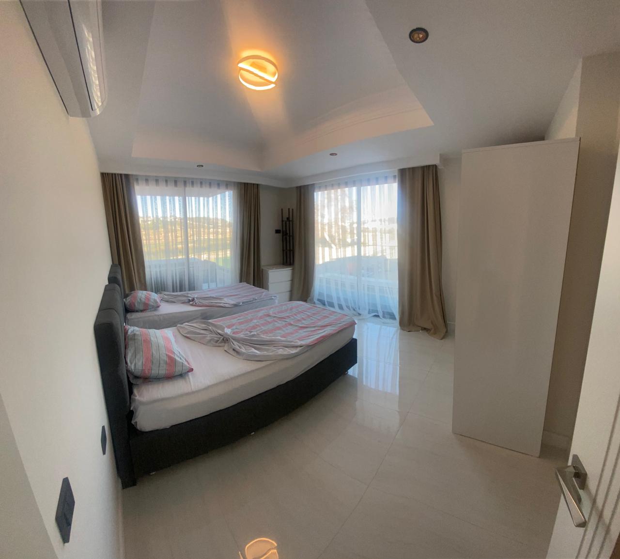 Alanya, Türkler semtinde, lüks I4 tatil kompleksinde kiralık üç odalı, eşyalı daire.