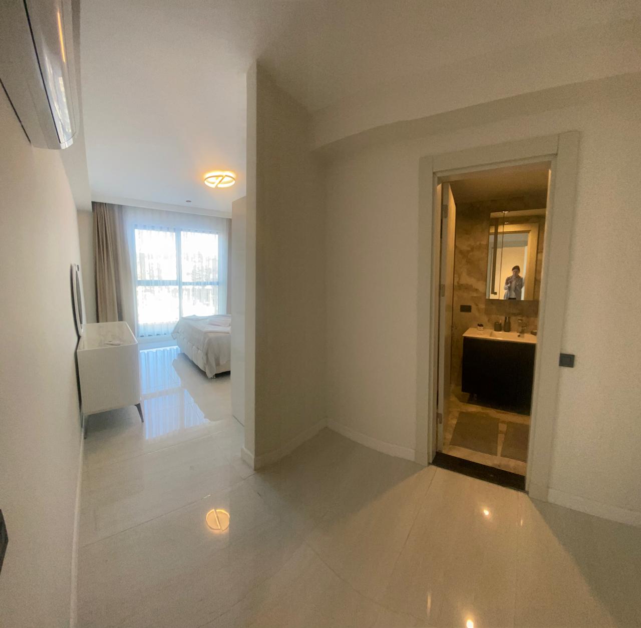Alanya, Türkler semtinde, lüks I4 tatil kompleksinde kiralık üç odalı, eşyalı daire.
