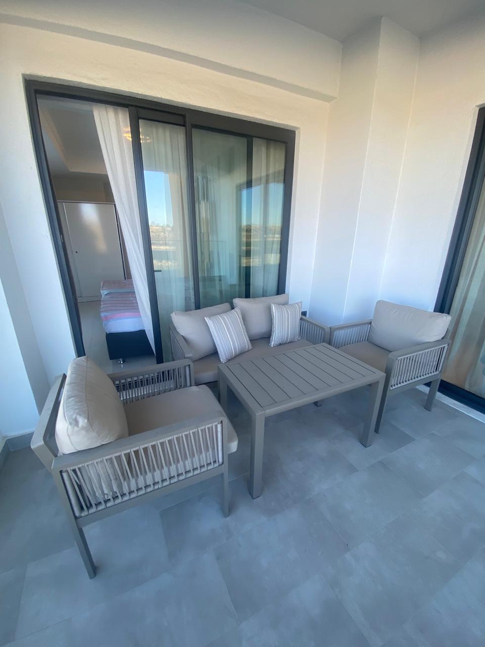 Alanya, Türkler semtinde, lüks I4 tatil kompleksinde kiralık üç odalı, eşyalı daire.