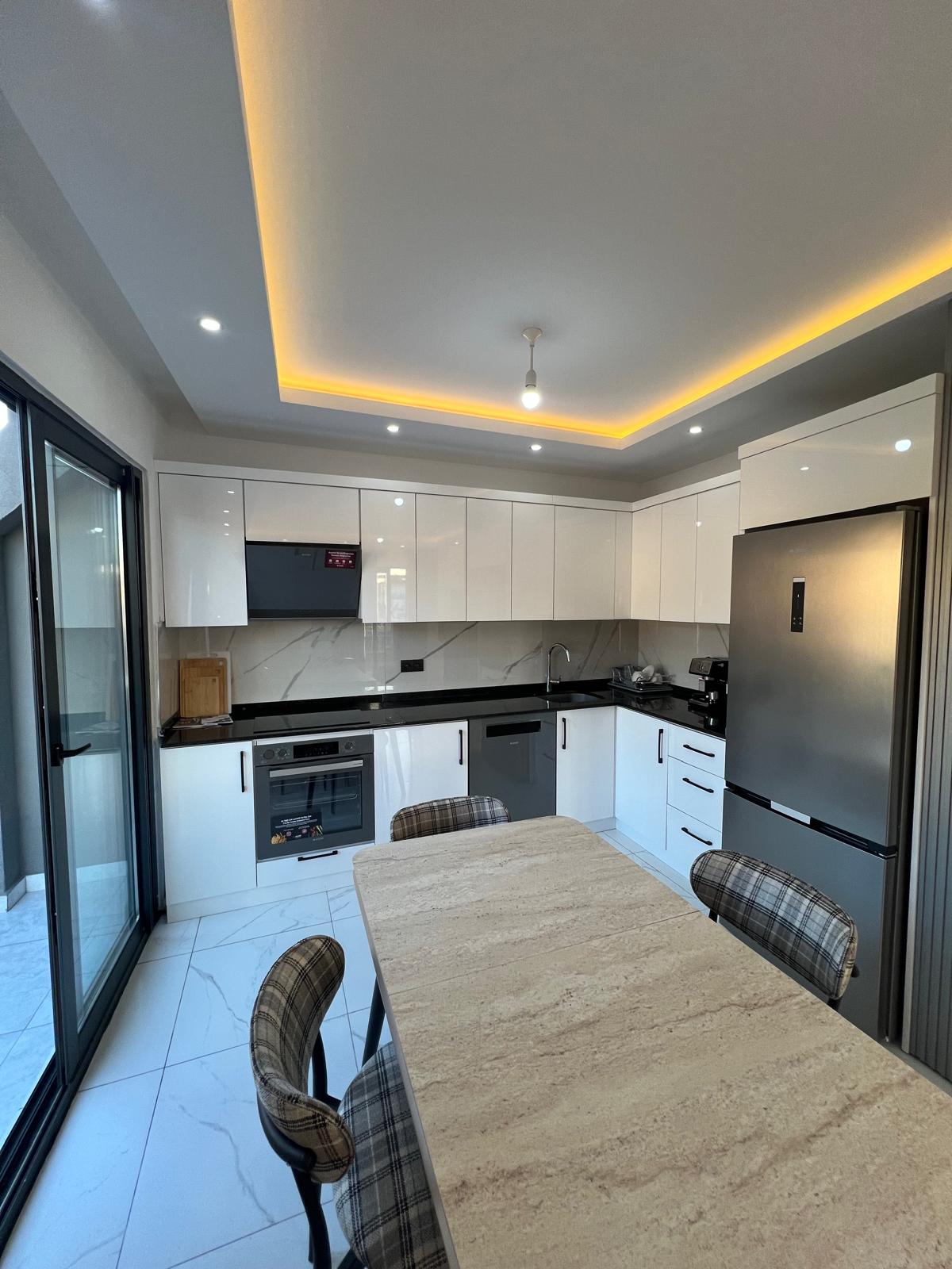 Short-term rental - 2+1 penthouse in the center of Alanya, Cleopatra Beach area No. 13
