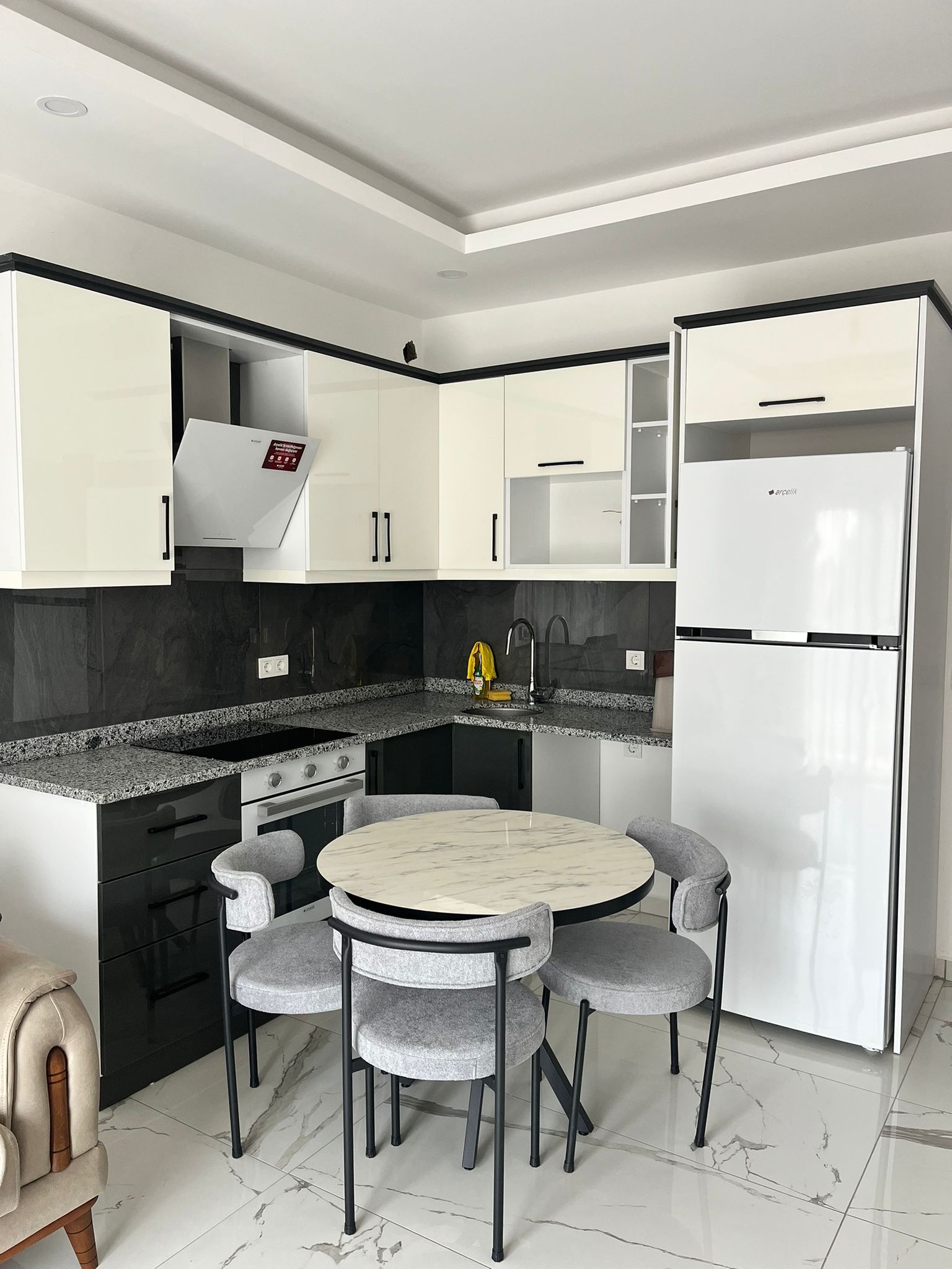 Avsallar 3. Bölge'de modern bir sitede yer alan 1+1 dairenin uzun süreli kiralanması.