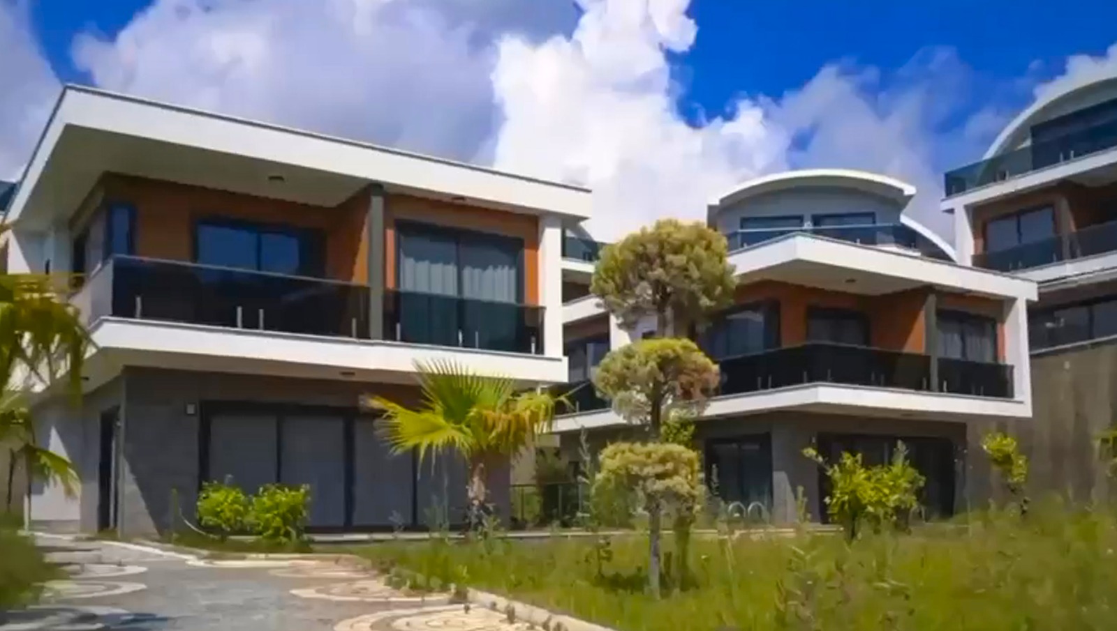 Villa facade with panoramic glazing: a 3+1 villa for sale in Kargicak, Alanya, Turkey — New Level Group