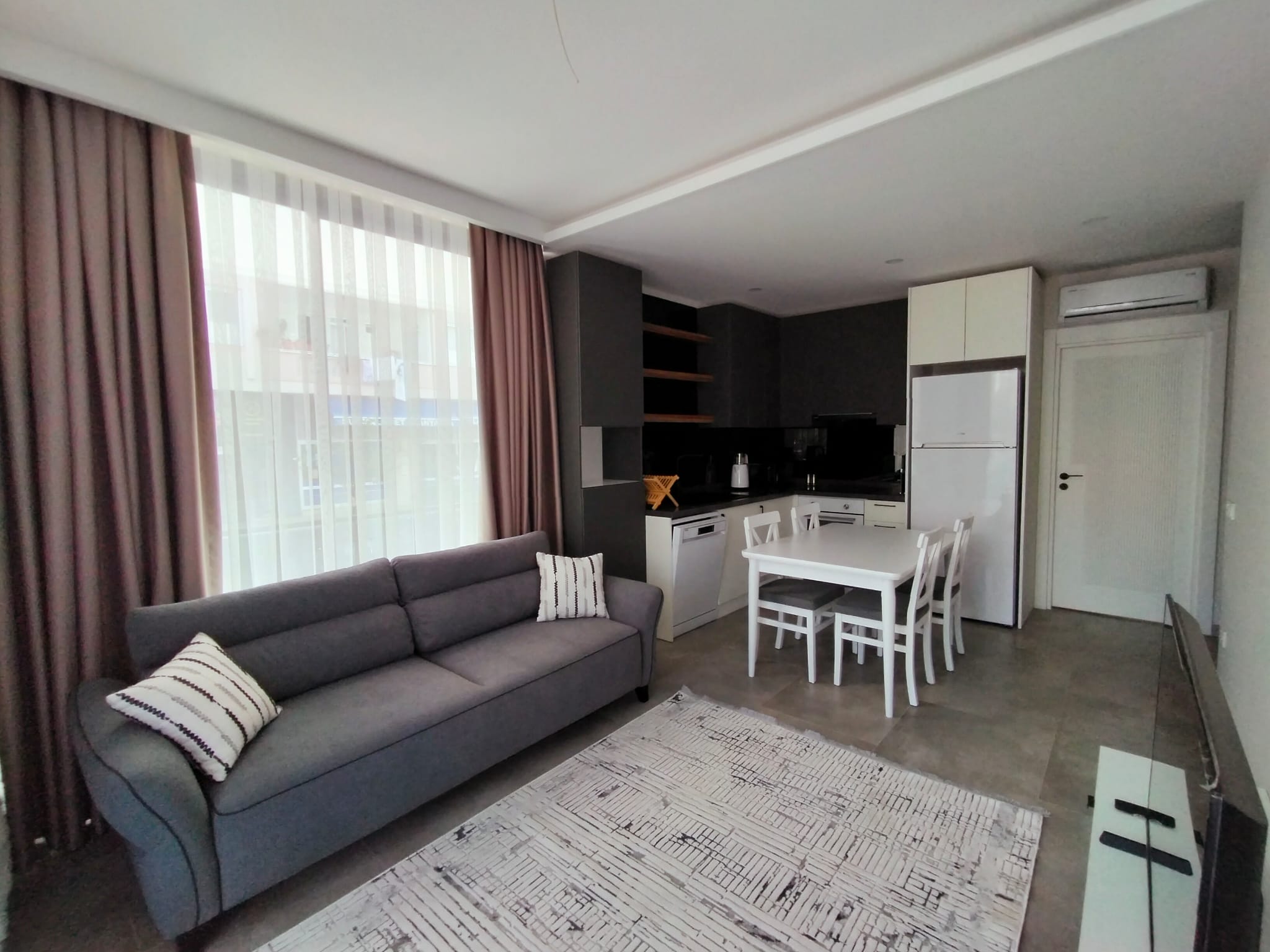 Long-term rent of a 1+1 apartment in the center of Alanya, Cleopatra Beach area No. 3