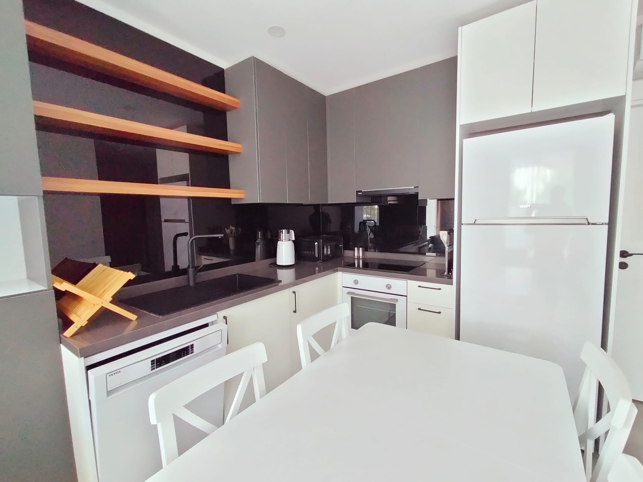Long-term rent of a 1+1 apartment in the center of Alanya, Cleopatra Beach area No. 3