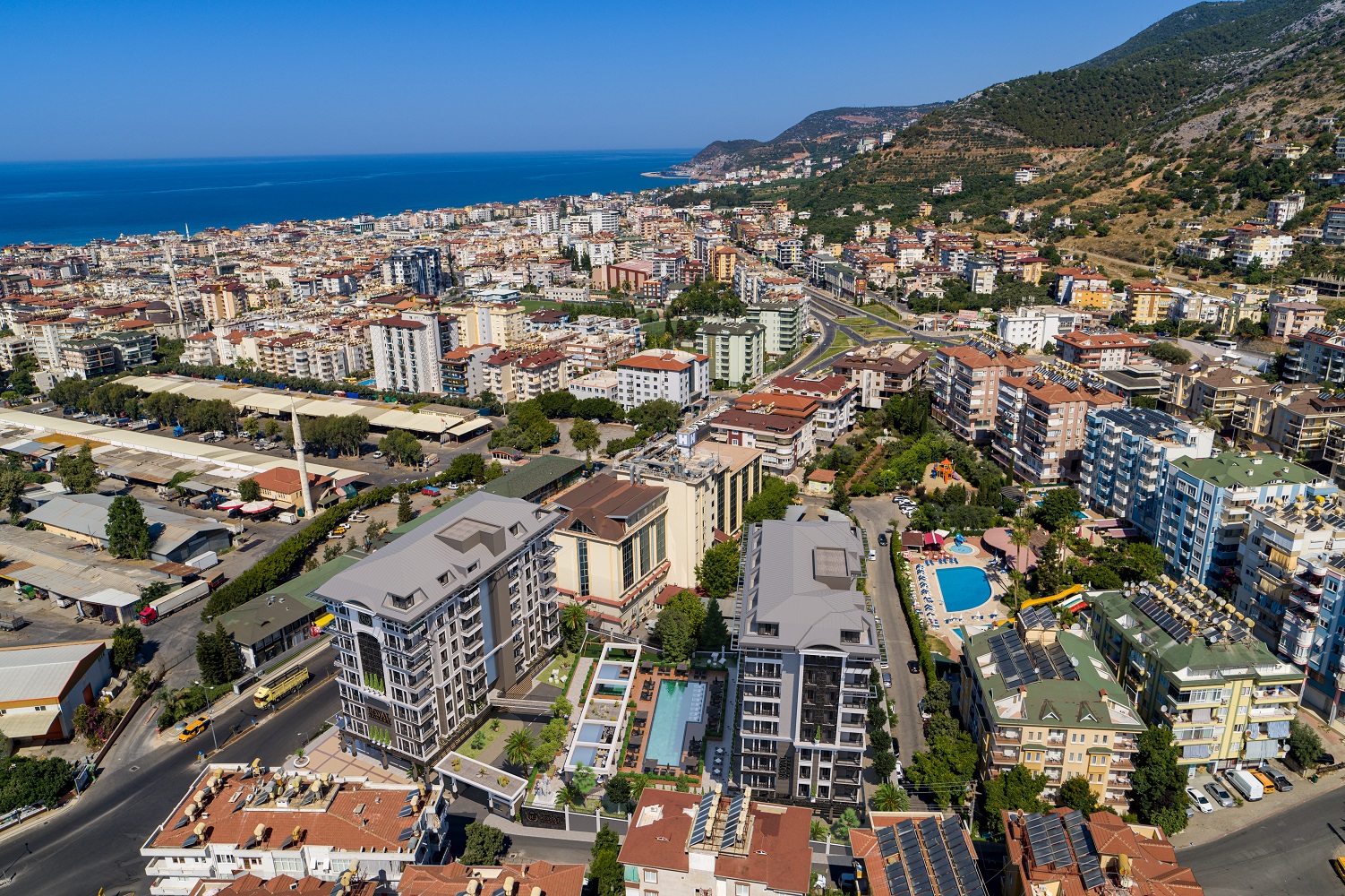 A furnished 1+1 apartment in the center of Alanya with sea views. Installment plans available.