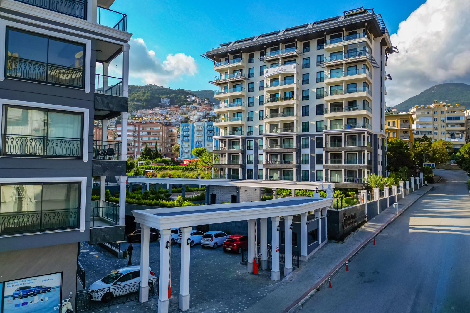 A furnished 1+1 apartment in the center of Alanya with sea views. Installment plans available.