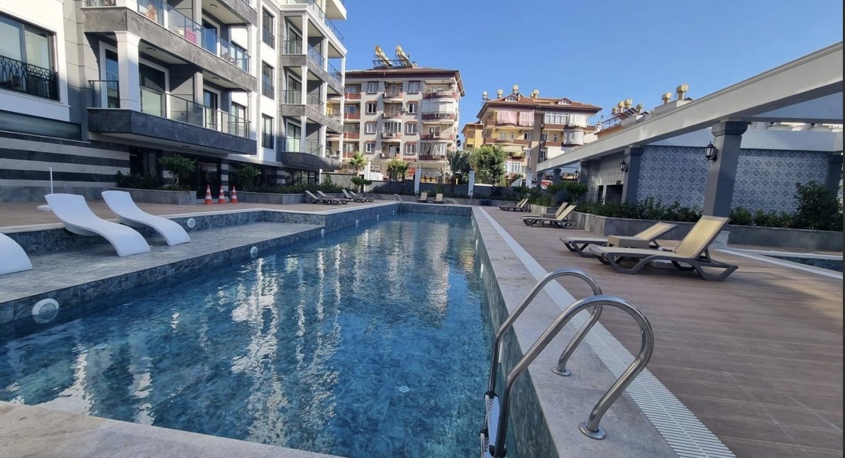 A furnished 1+1 apartment in the center of Alanya with sea views. Installment plans available.