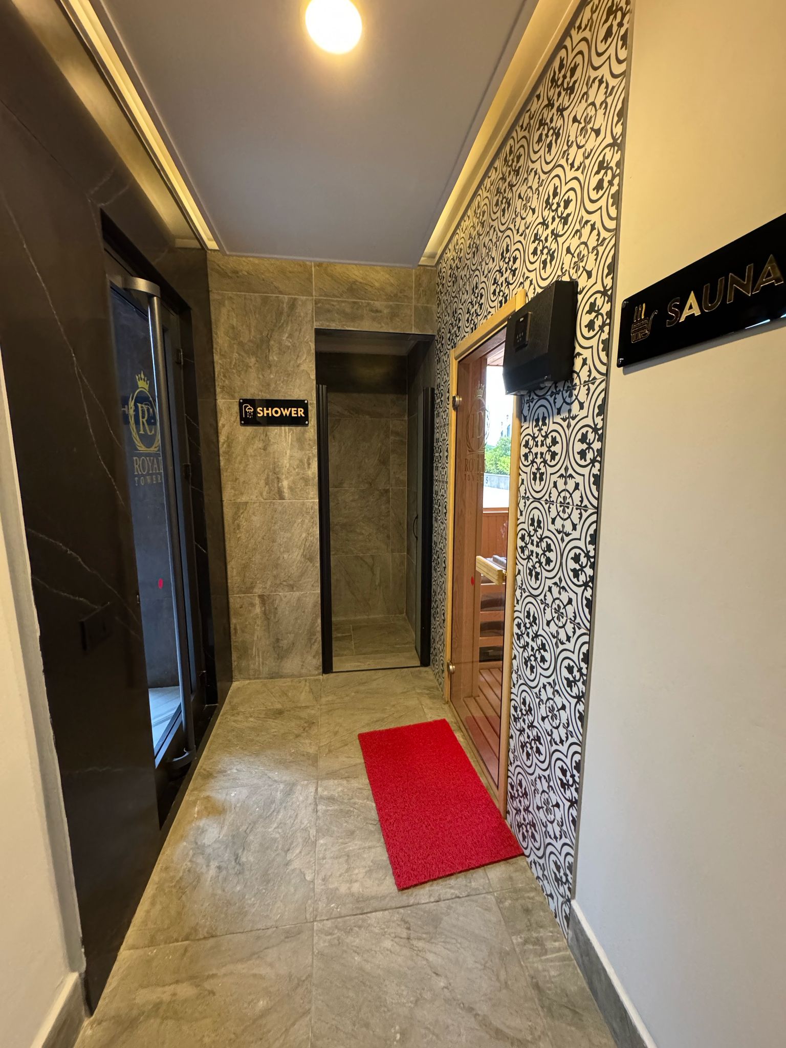 Alanya'nın merkezinde, deniz manzaralı, eşyalı 1+1 daire. Taksit imkanı mevcuttur.