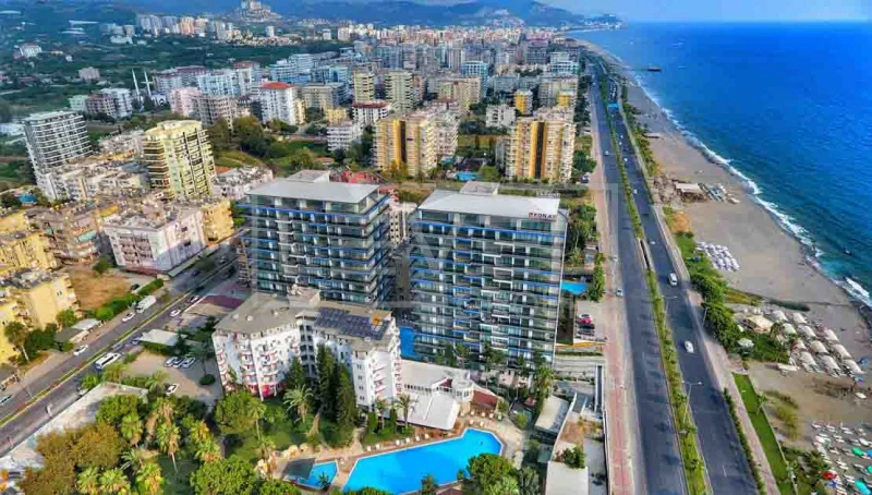 2+1 apartment on the first coastline in Mahmutlar – furnished, direct sea view