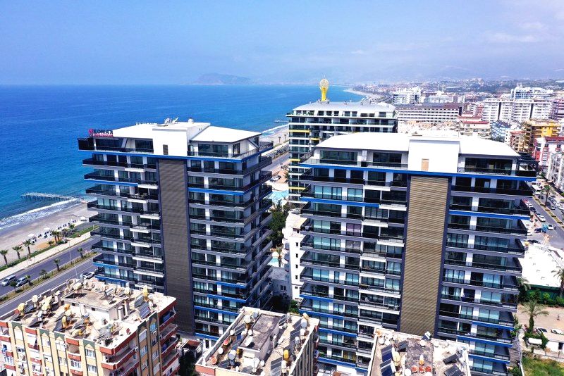 2+1 apartment on the first coastline in Mahmutlar – furnished, direct sea view