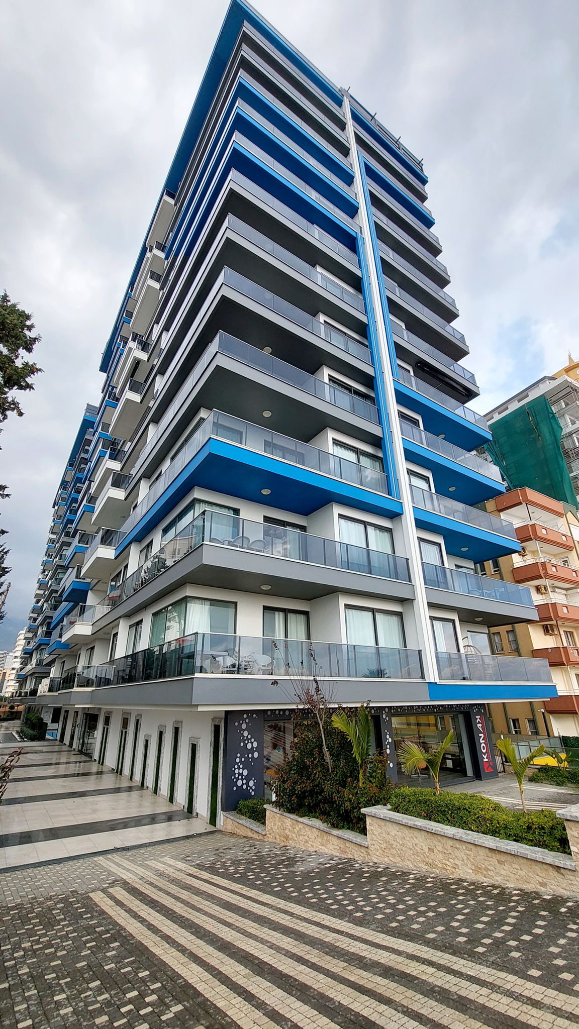 2+1 apartment on the first coastline in Mahmutlar – furnished, direct sea view