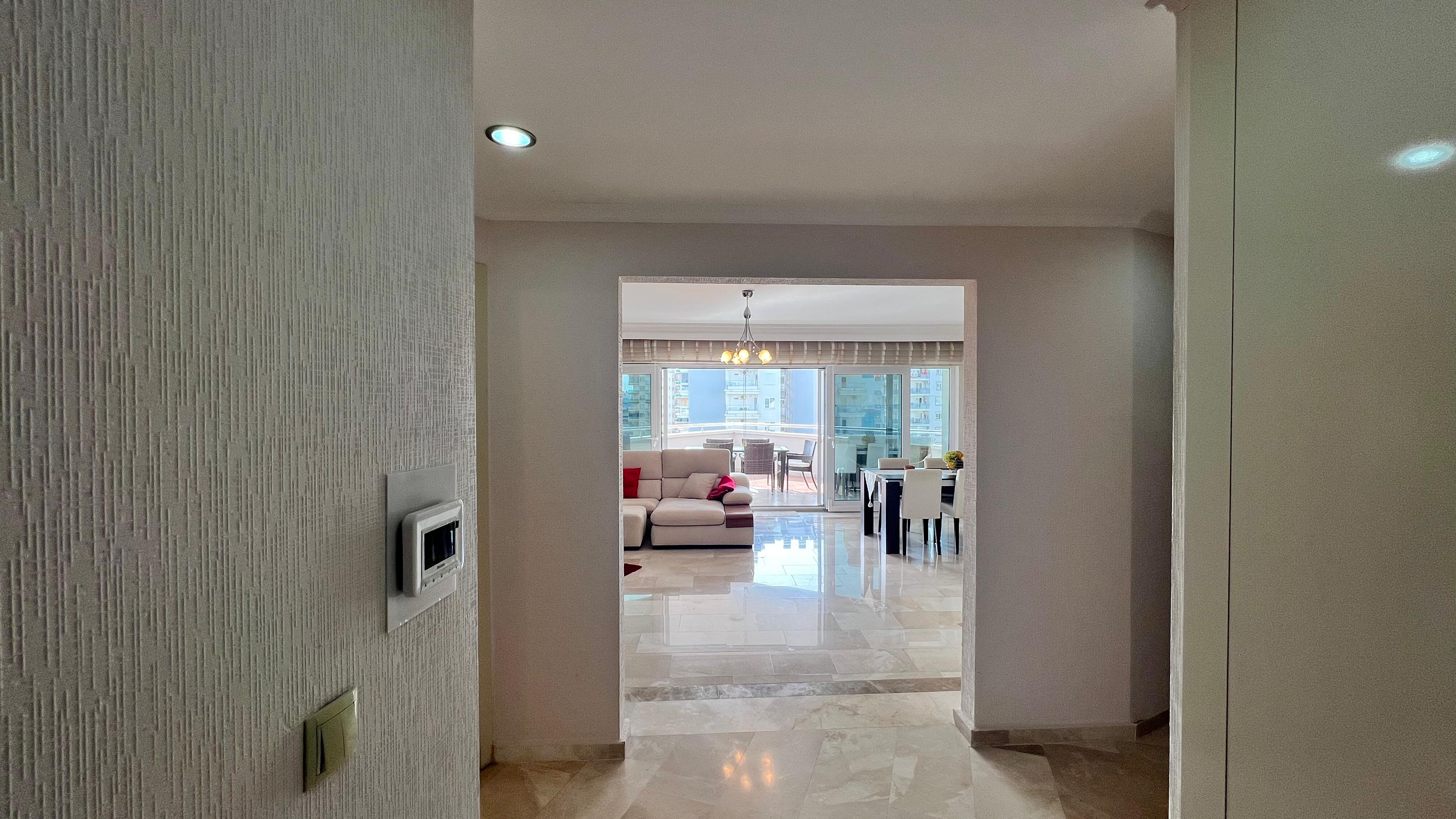 Mahmutlar'da 2+1 daire - 130 m², eşyalı, geniş balkonlu