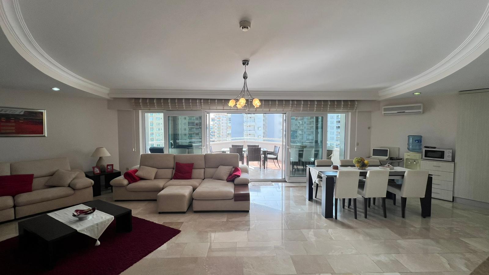 Mahmutlar'da 2+1 daire - 130 m², eşyalı, geniş balkonlu
