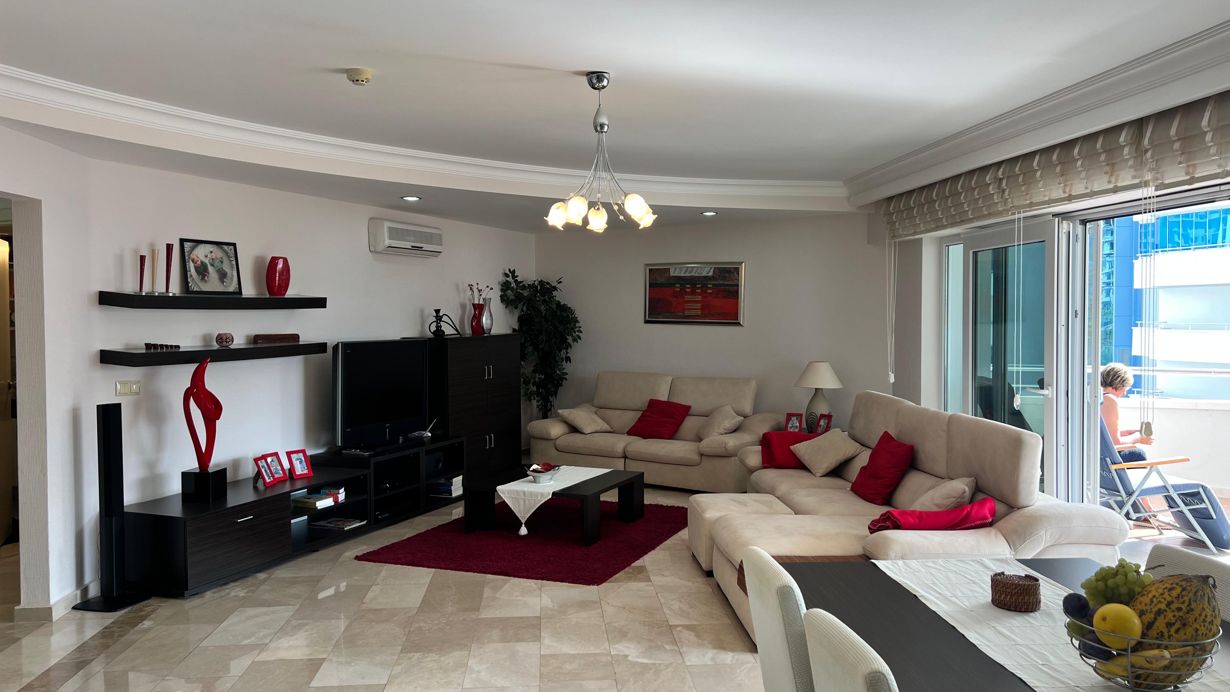 Mahmutlar'da 2+1 daire - 130 m², eşyalı, geniş balkonlu