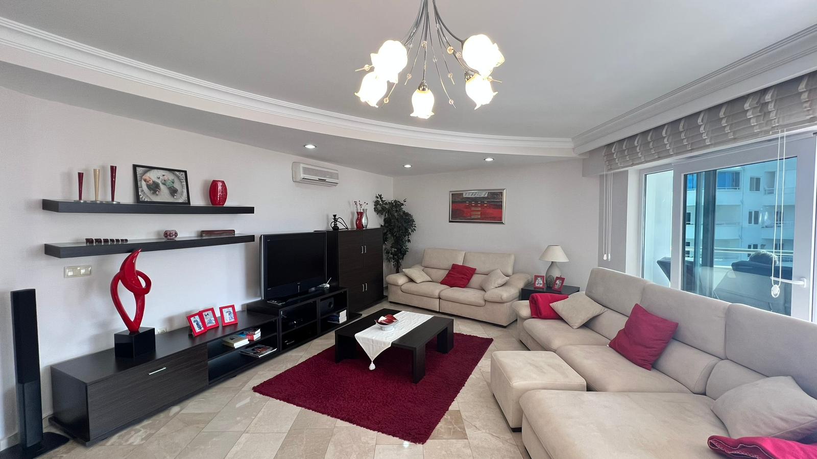 Mahmutlar'da 2+1 daire - 130 m², eşyalı, geniş balkonlu