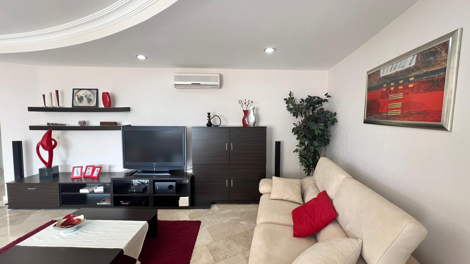 Mahmutlar'da 2+1 daire - 130 m², eşyalı, geniş balkonlu