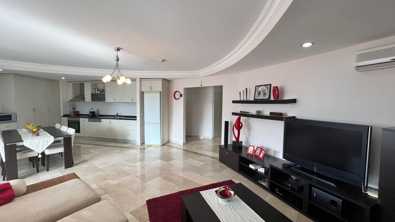 Mahmutlar'da 2+1 daire - 130 m², eşyalı, geniş balkonlu