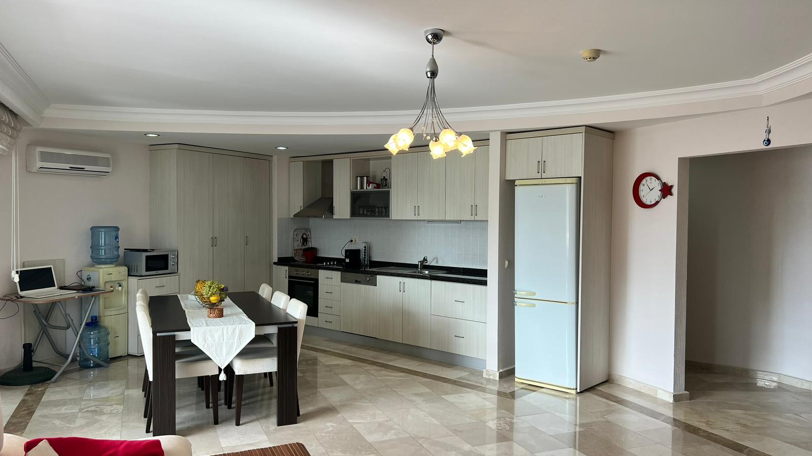 Mahmutlar'da 2+1 daire - 130 m², eşyalı, geniş balkonlu