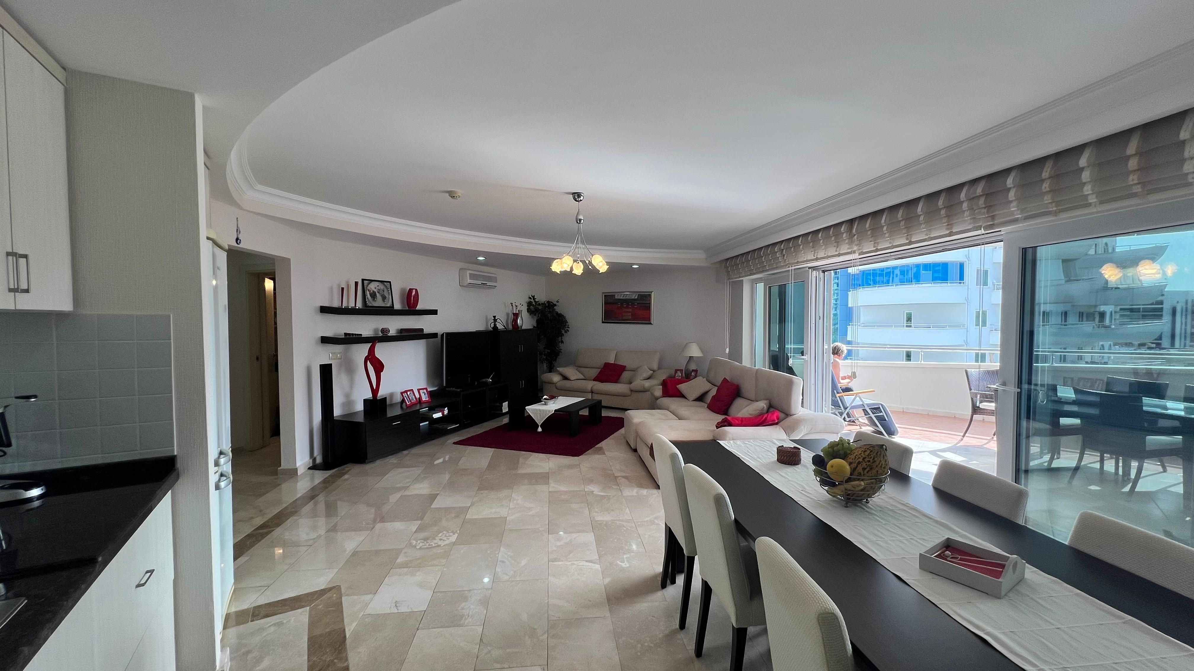 Mahmutlar'da 2+1 daire - 130 m², eşyalı, geniş balkonlu