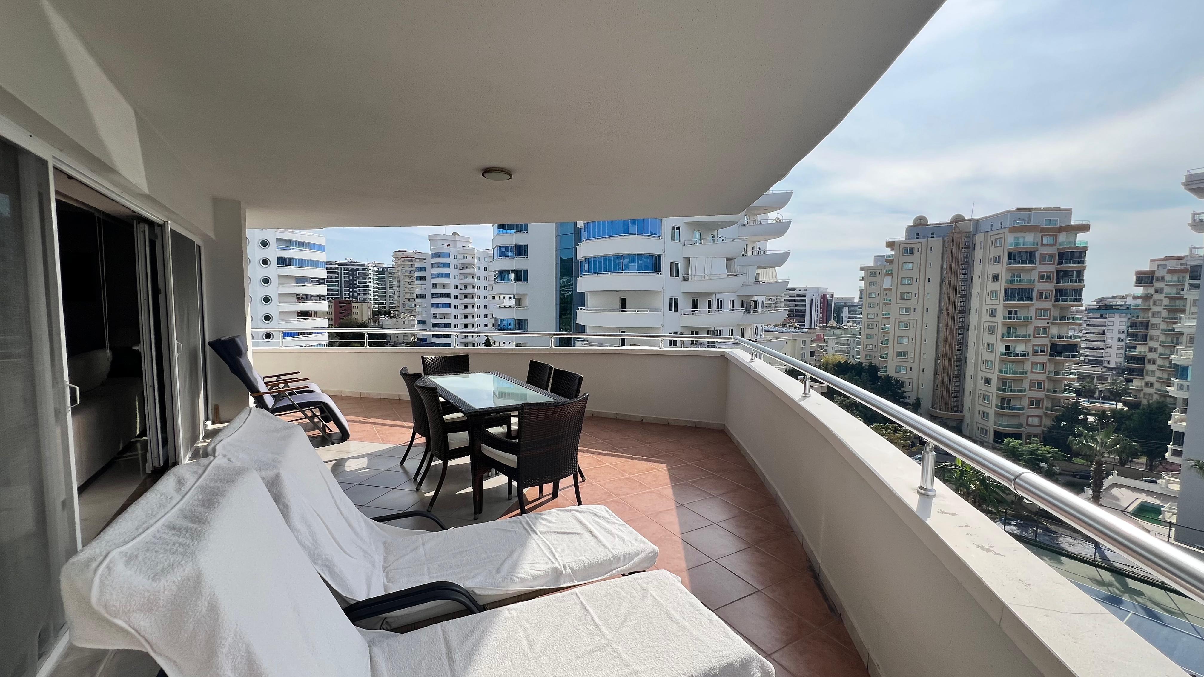 Mahmutlar'da 2+1 daire - 130 m², eşyalı, geniş balkonlu