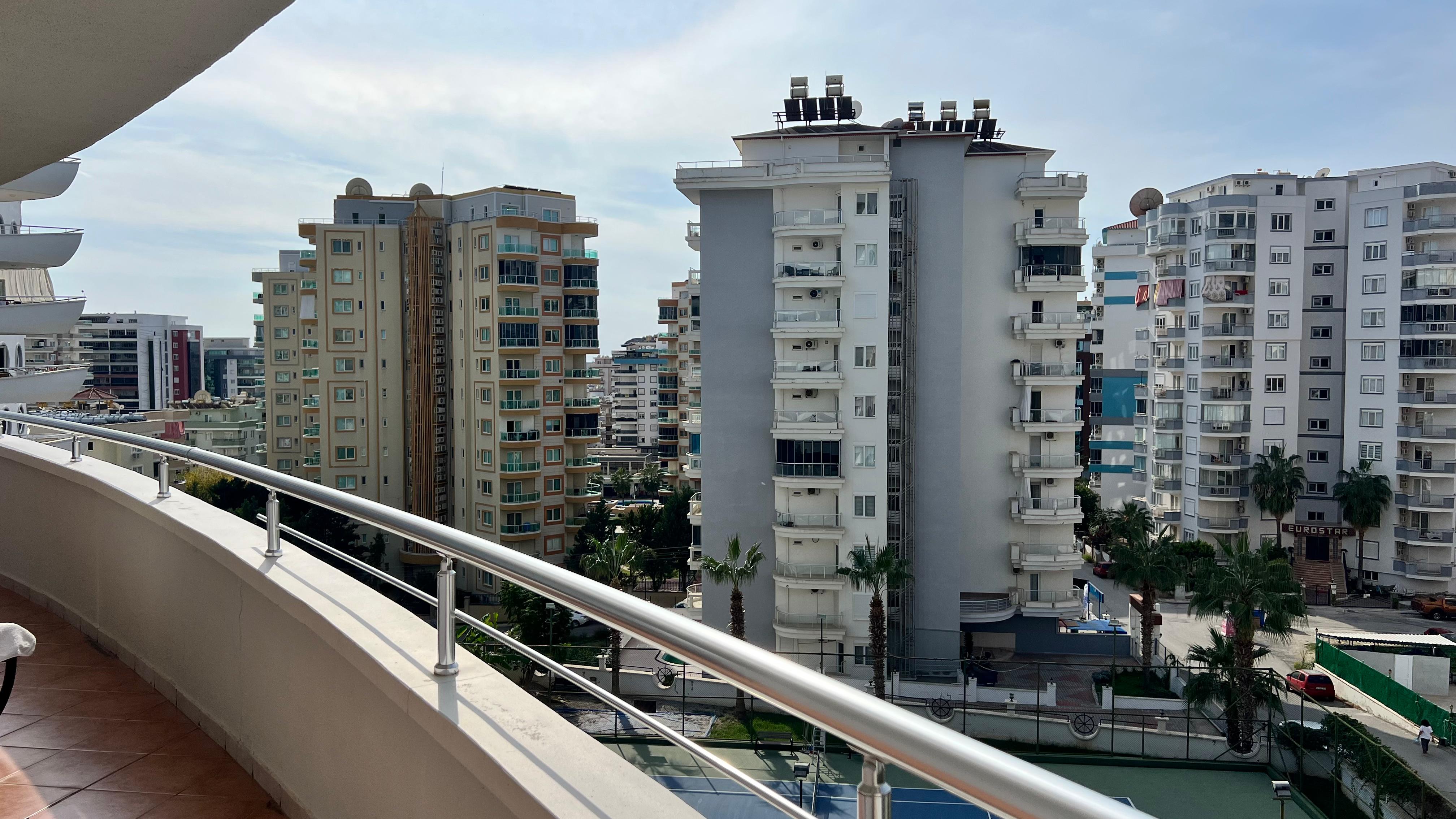 Mahmutlar'da 2+1 daire - 130 m², eşyalı, geniş balkonlu