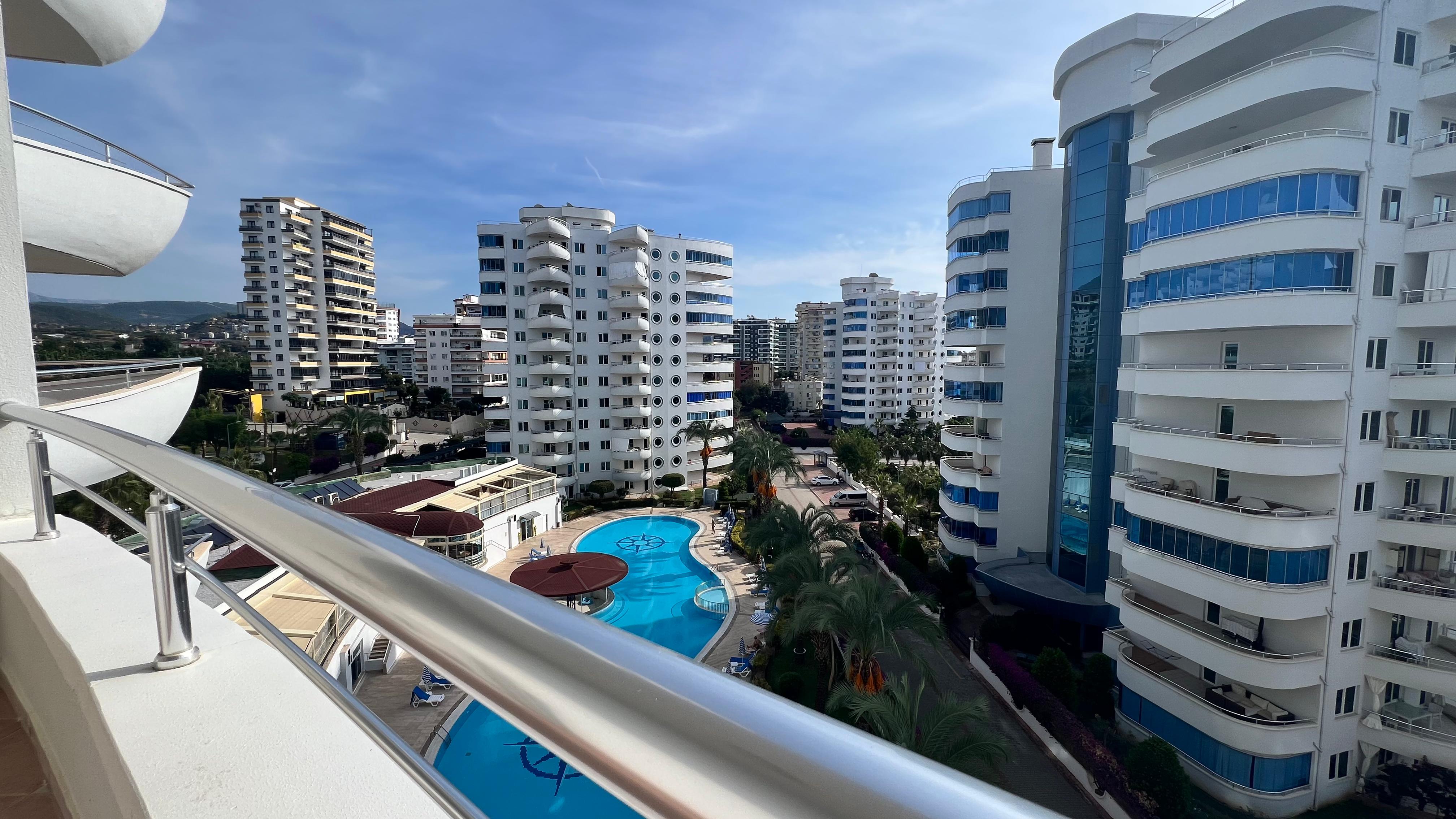 Mahmutlar'da 2+1 daire - 130 m², eşyalı, geniş balkonlu