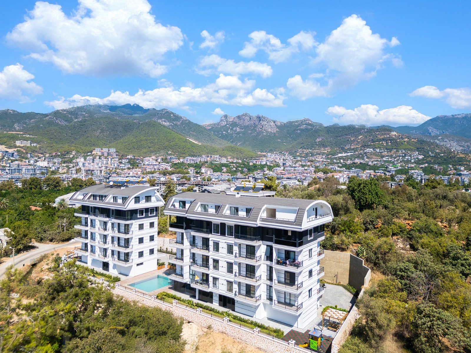 Alanya'nın Oba bölgesinde, son rötuşları tamamlanmış dubleks daire.