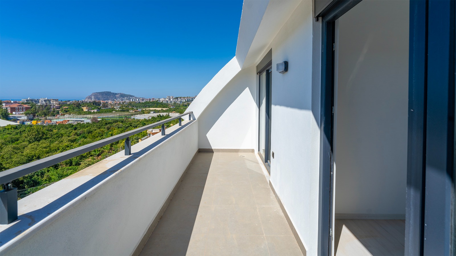 Alanya'nın Oba bölgesinde, son rötuşları tamamlanmış dubleks daire.