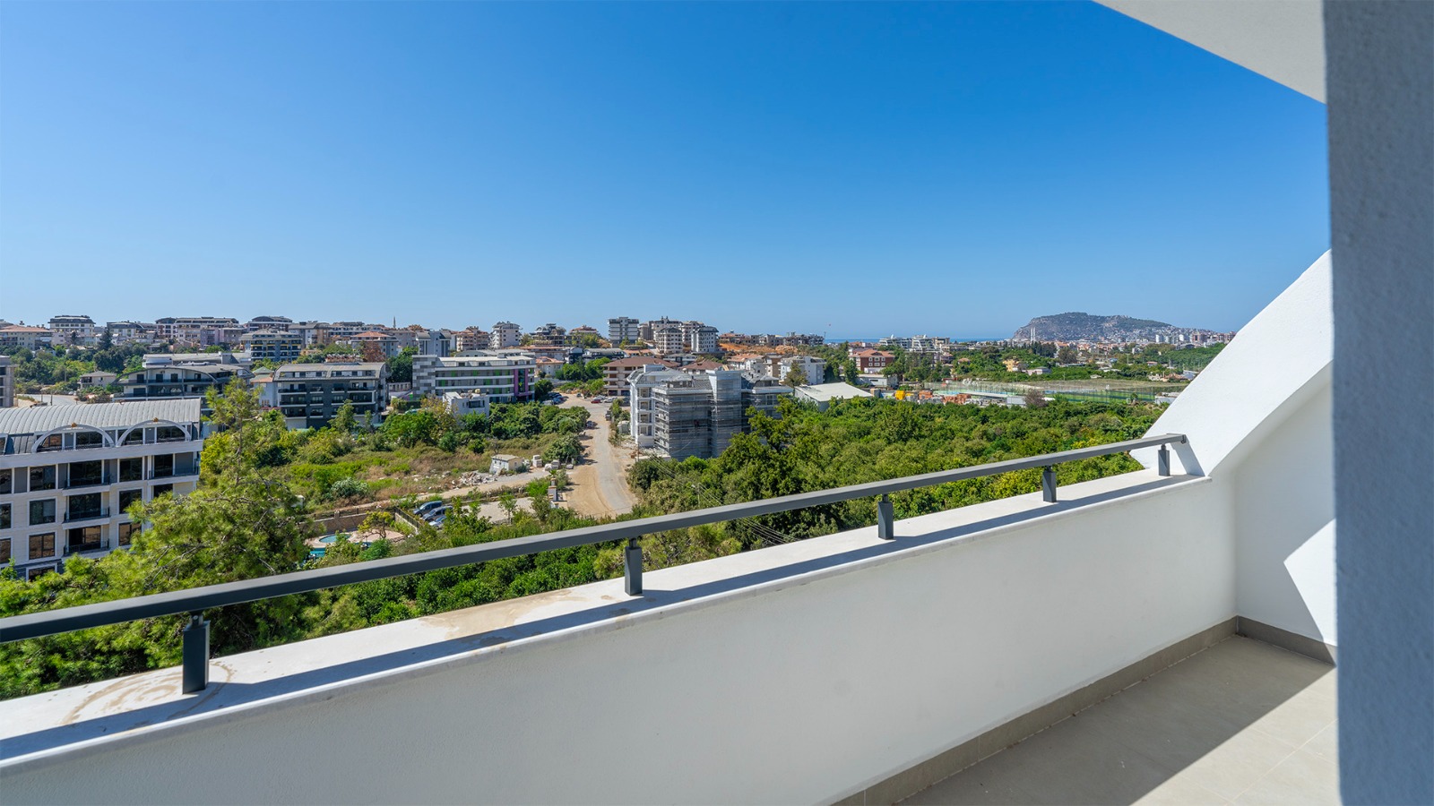 Alanya'nın Oba bölgesinde, son rötuşları tamamlanmış dubleks daire.
