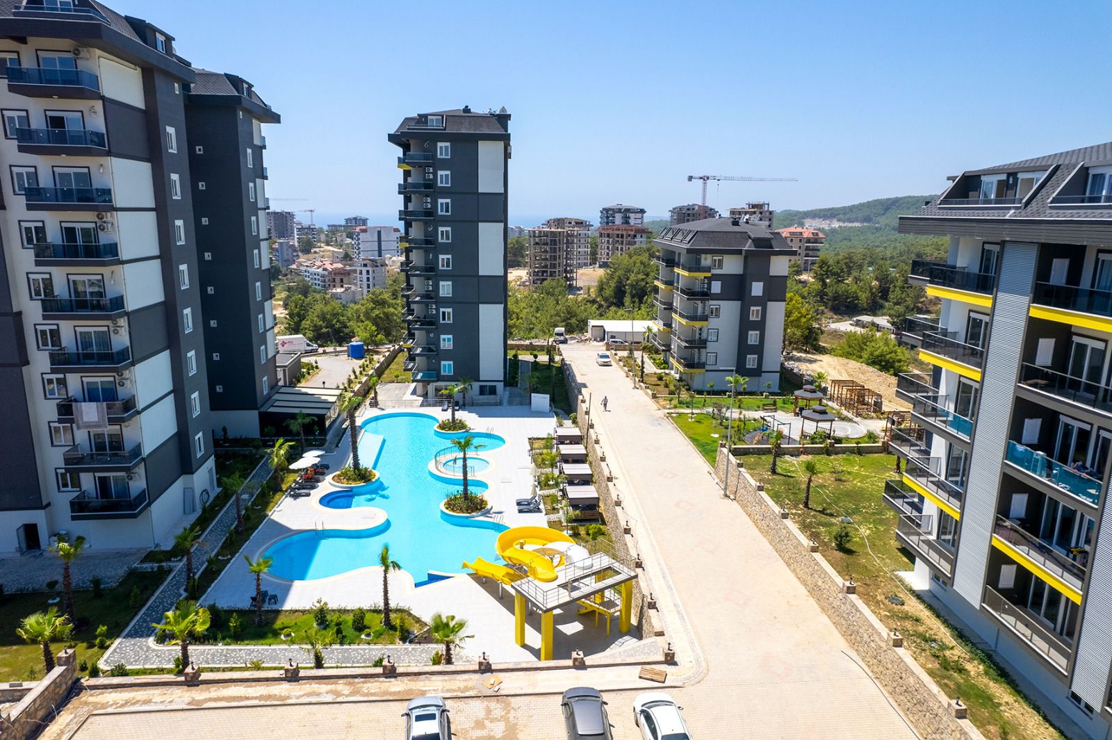 Alanya real estate with installments up to 1 year - new 1+1 apartment with sea views in Avsallar