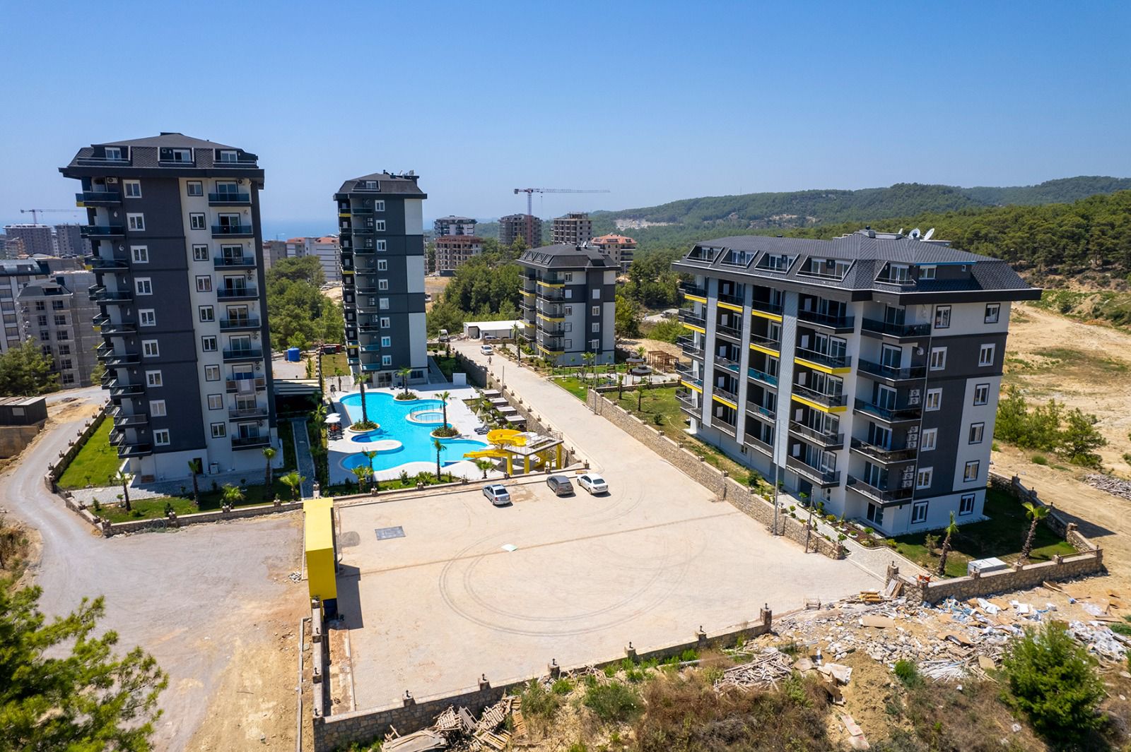Alanya real estate with installments up to 1 year - new 1+1 apartment with sea views in Avsallar