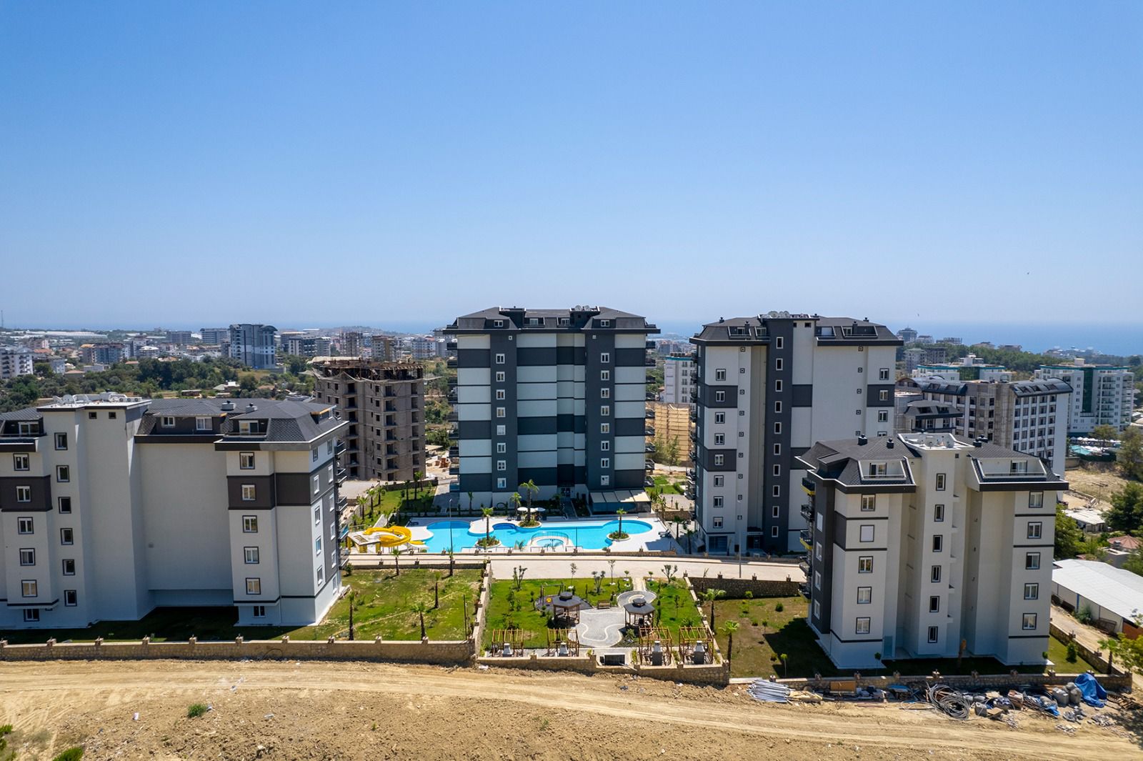 Alanya real estate with installments up to 1 year - new 1+1 apartment with sea views in Avsallar
