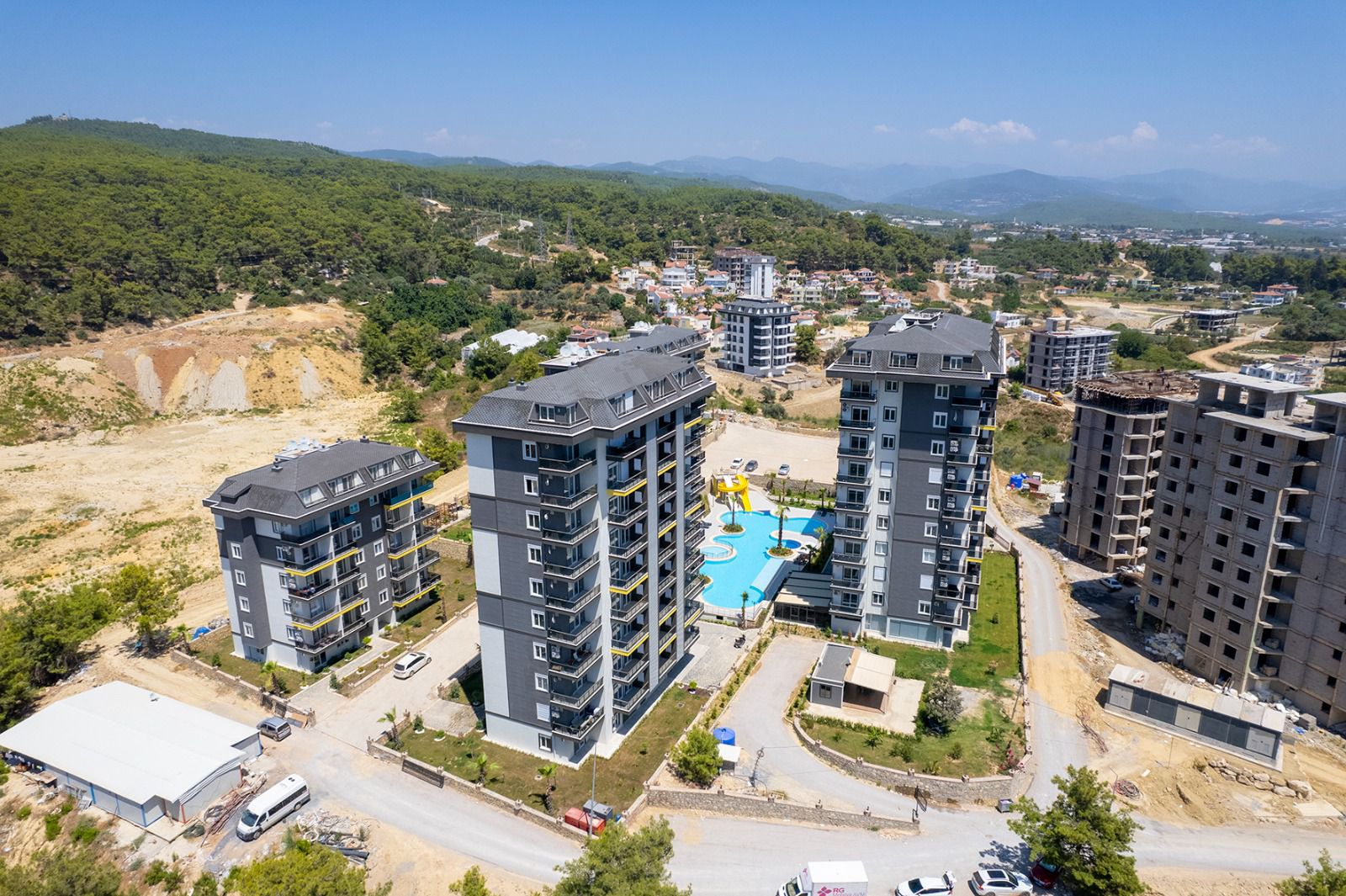 Alanya real estate with installments up to 1 year - new 1+1 apartment with sea views in Avsallar